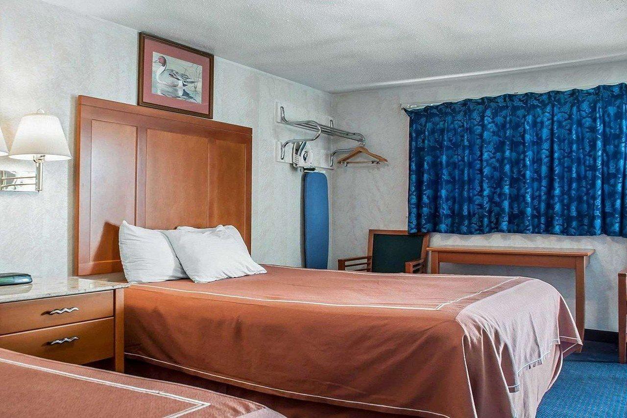 Castle Inn & Suites Niagarawatervallen Buitenkant foto