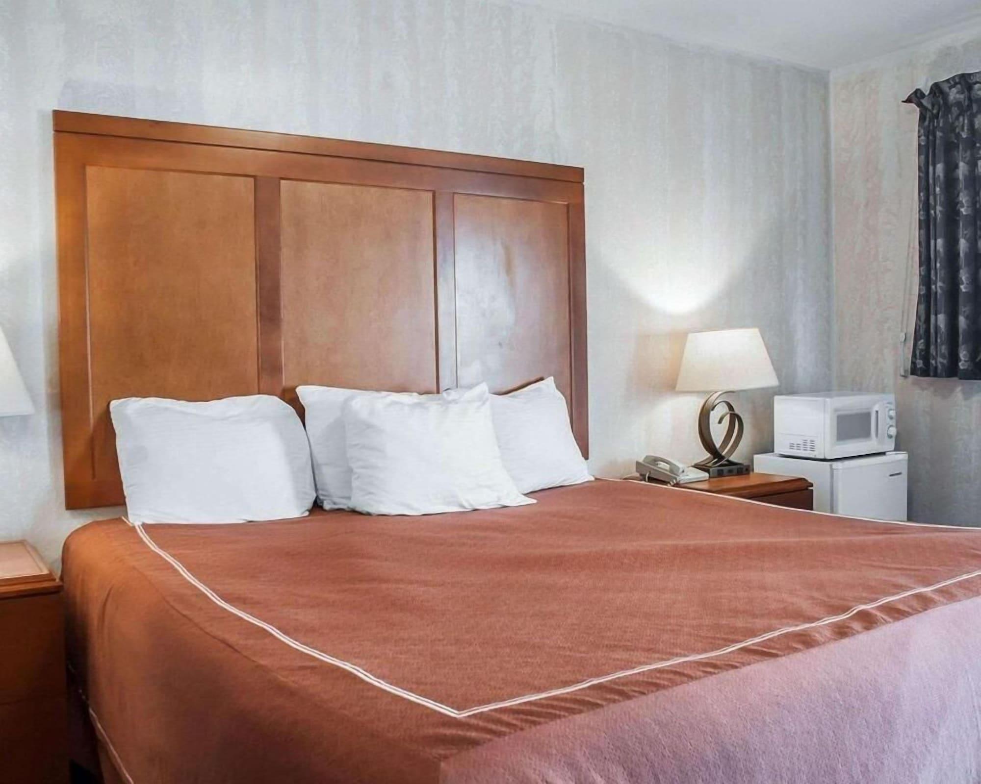 Castle Inn & Suites Niagarawatervallen Buitenkant foto