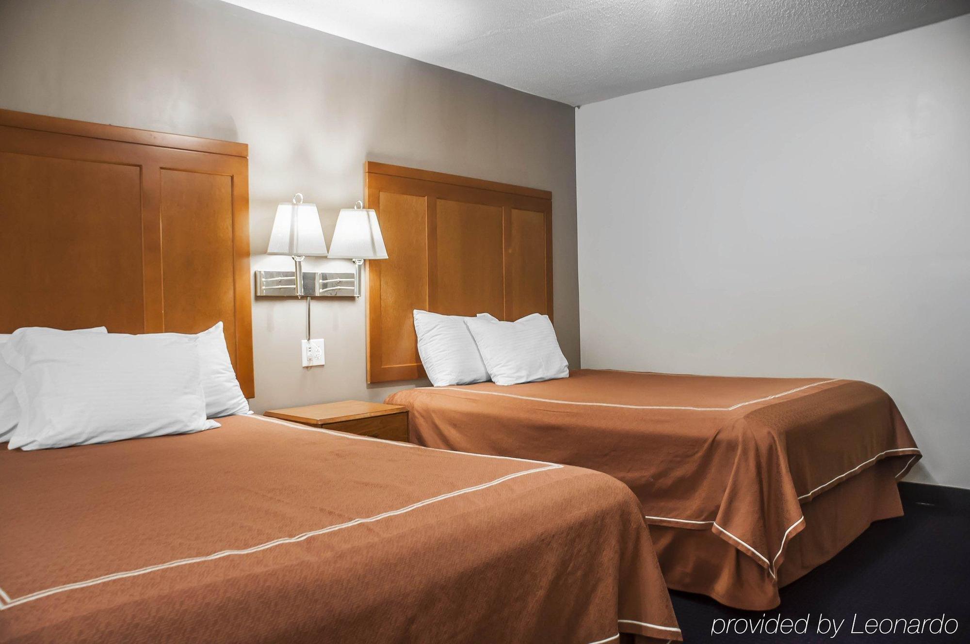 Castle Inn & Suites Niagarawatervallen Buitenkant foto