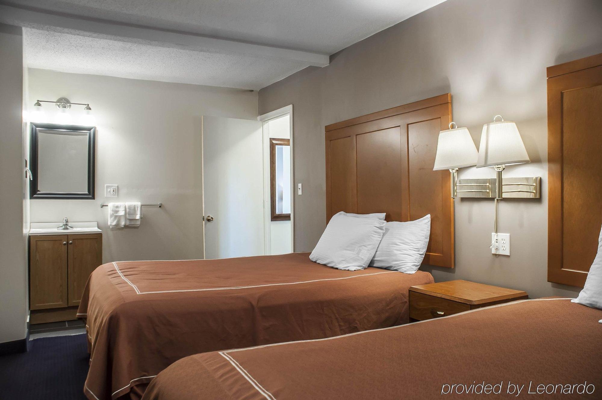 Castle Inn & Suites Niagarawatervallen Buitenkant foto