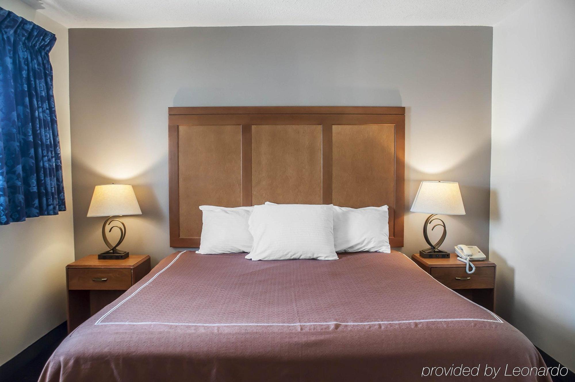 Castle Inn & Suites Niagarawatervallen Buitenkant foto