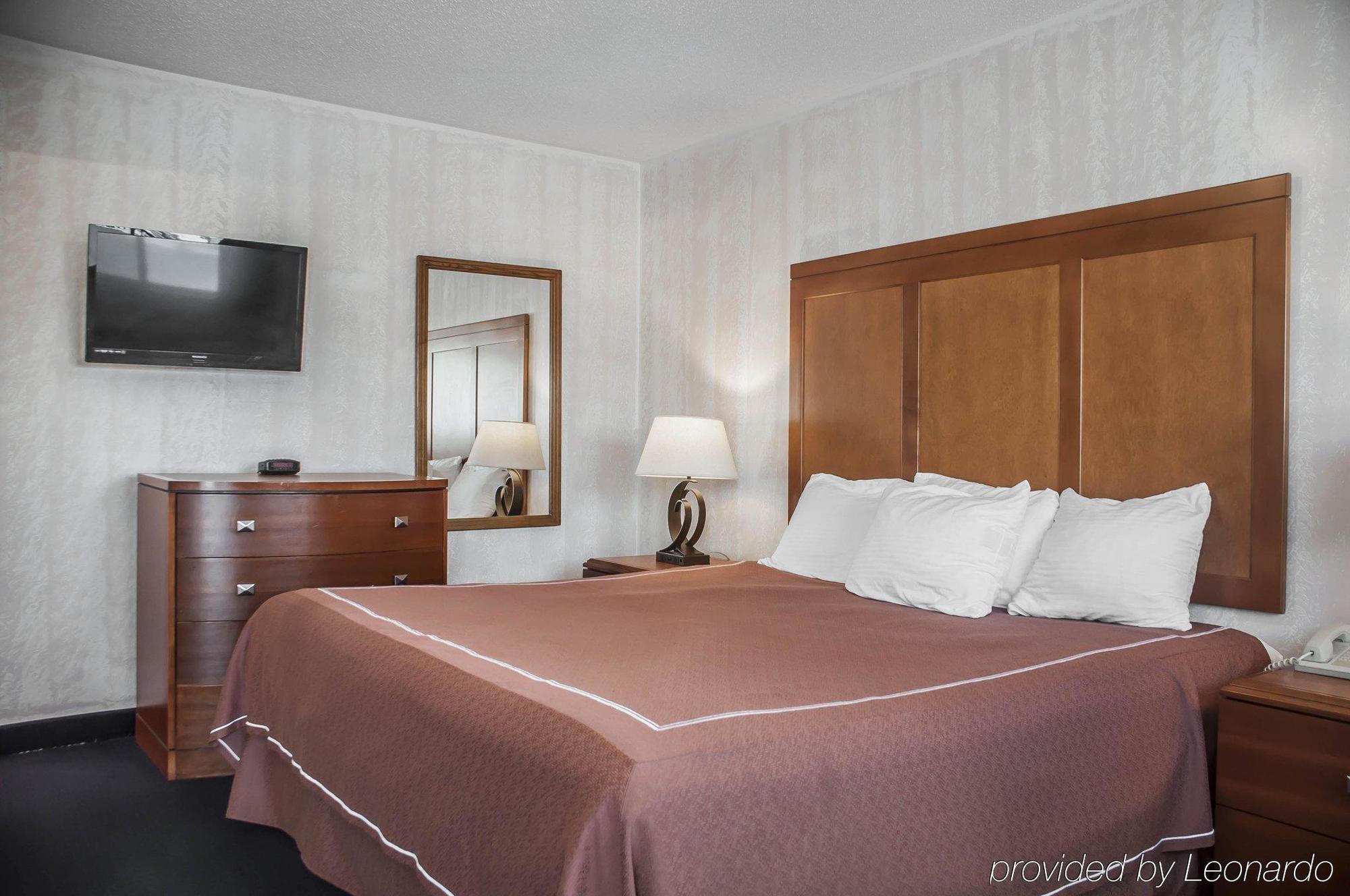Castle Inn & Suites Niagarawatervallen Buitenkant foto