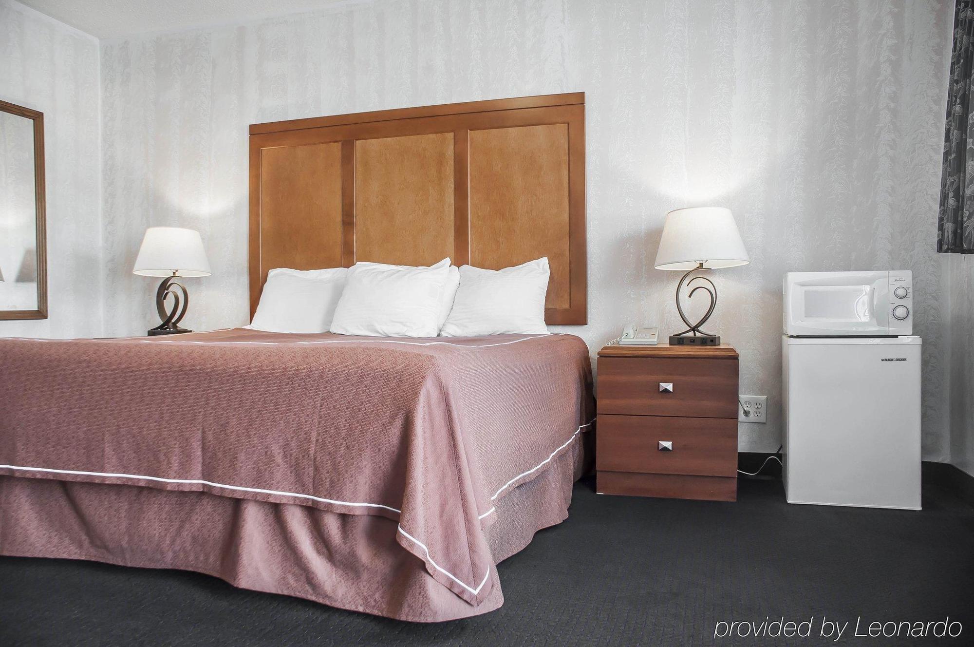 Castle Inn & Suites Niagarawatervallen Buitenkant foto