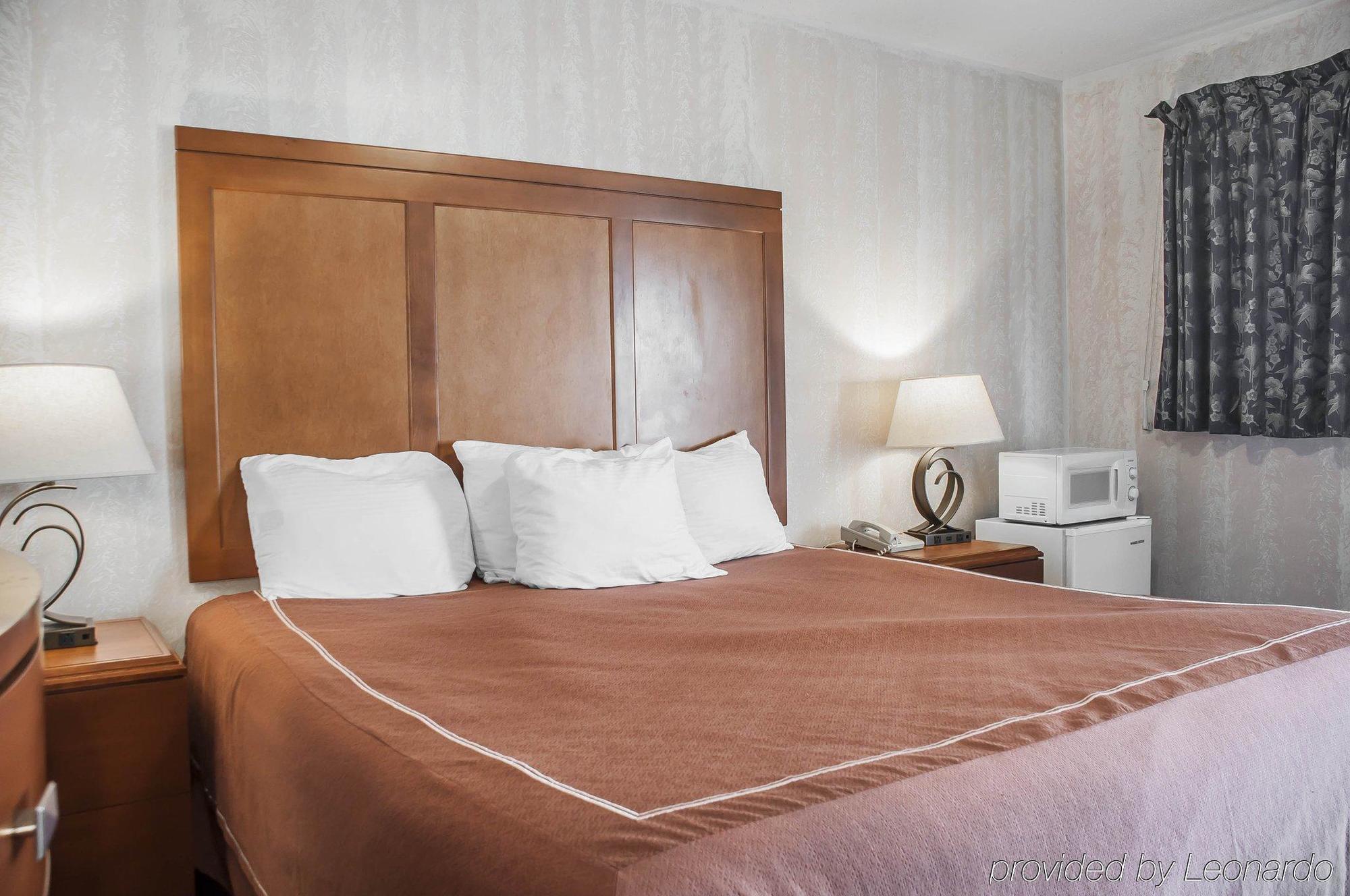 Castle Inn & Suites Niagarawatervallen Buitenkant foto