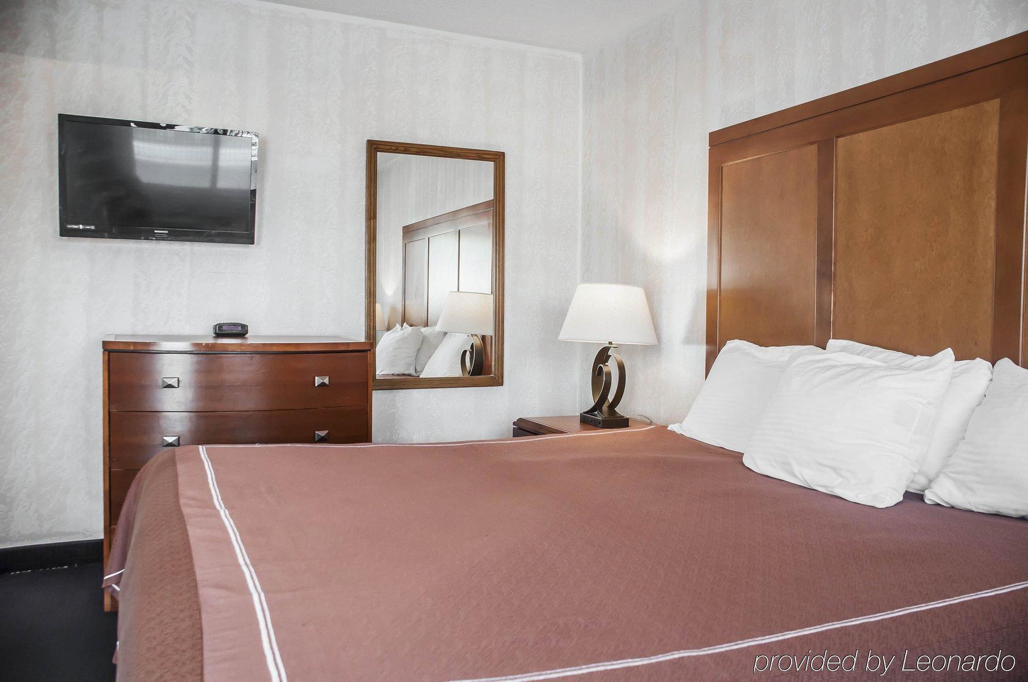 Castle Inn & Suites Niagarawatervallen Buitenkant foto