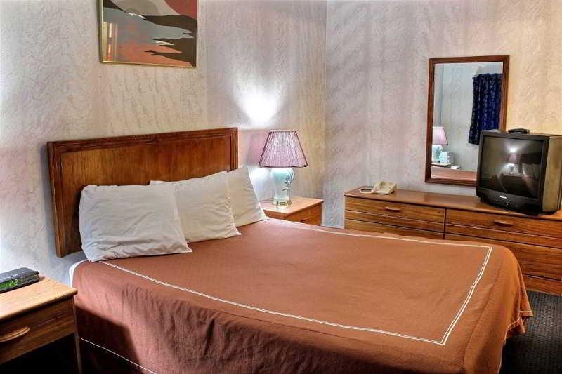 Castle Inn & Suites Niagarawatervallen Buitenkant foto