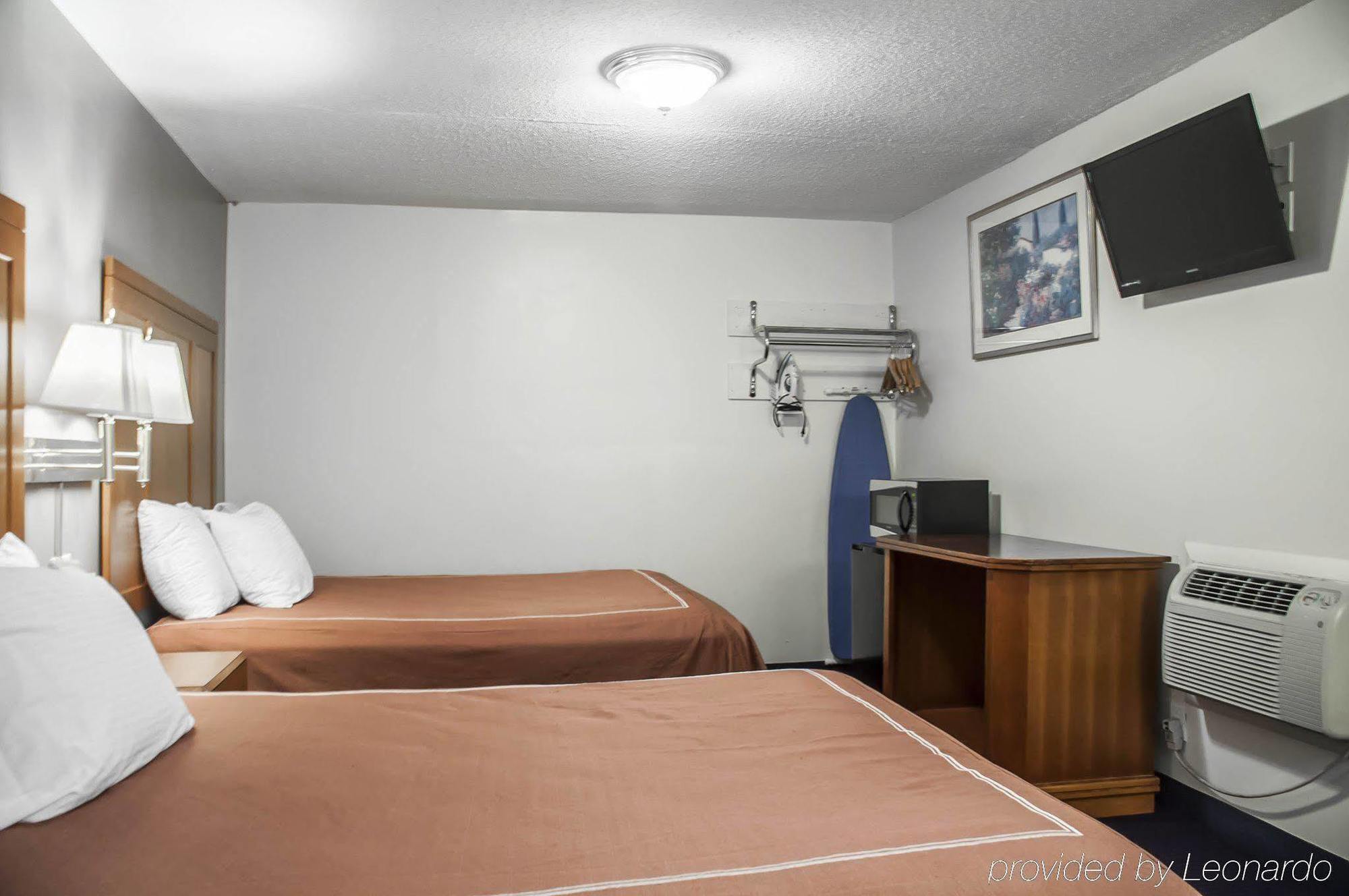 Castle Inn & Suites Niagarawatervallen Buitenkant foto