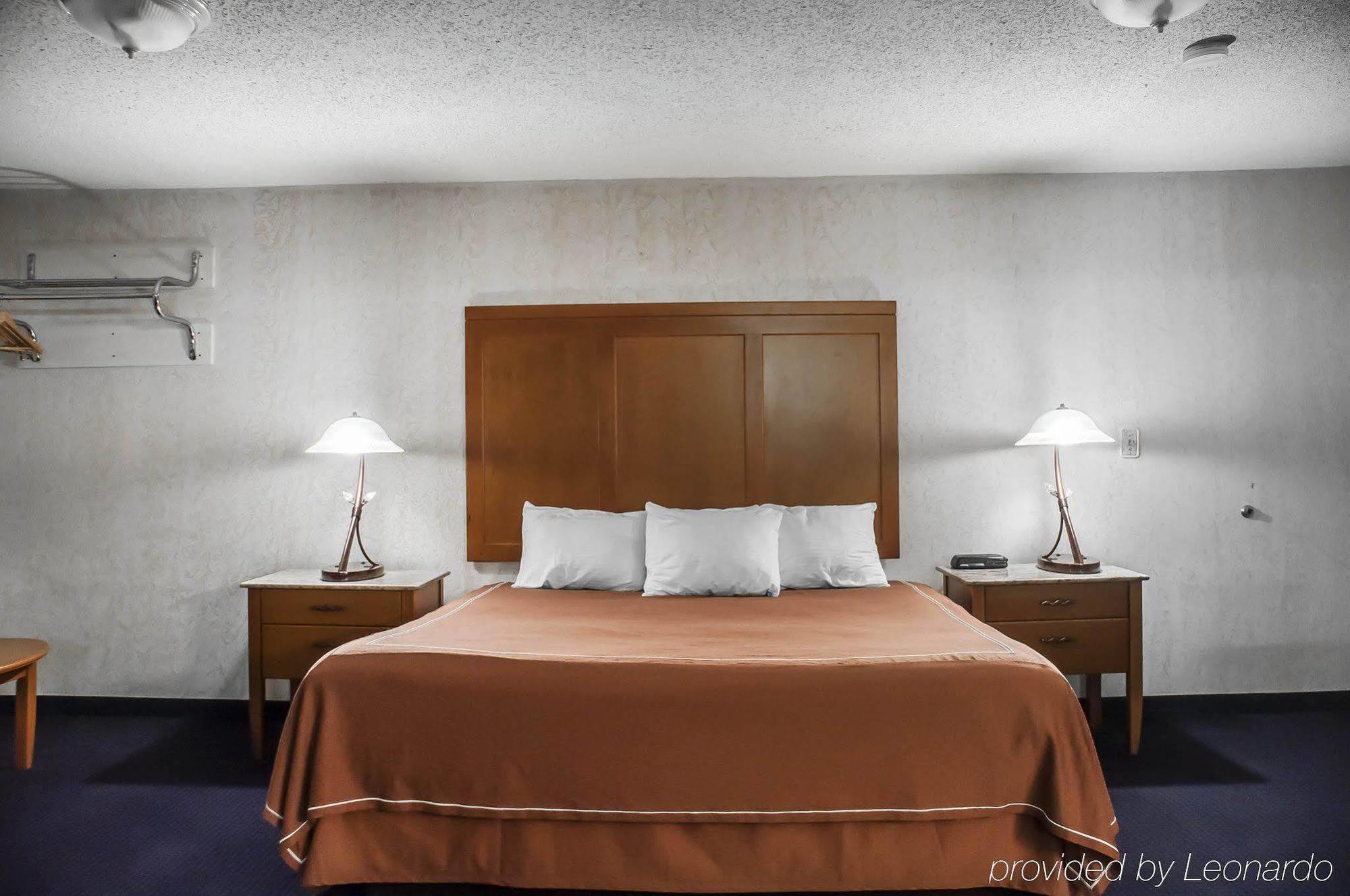 Castle Inn & Suites Niagarawatervallen Buitenkant foto