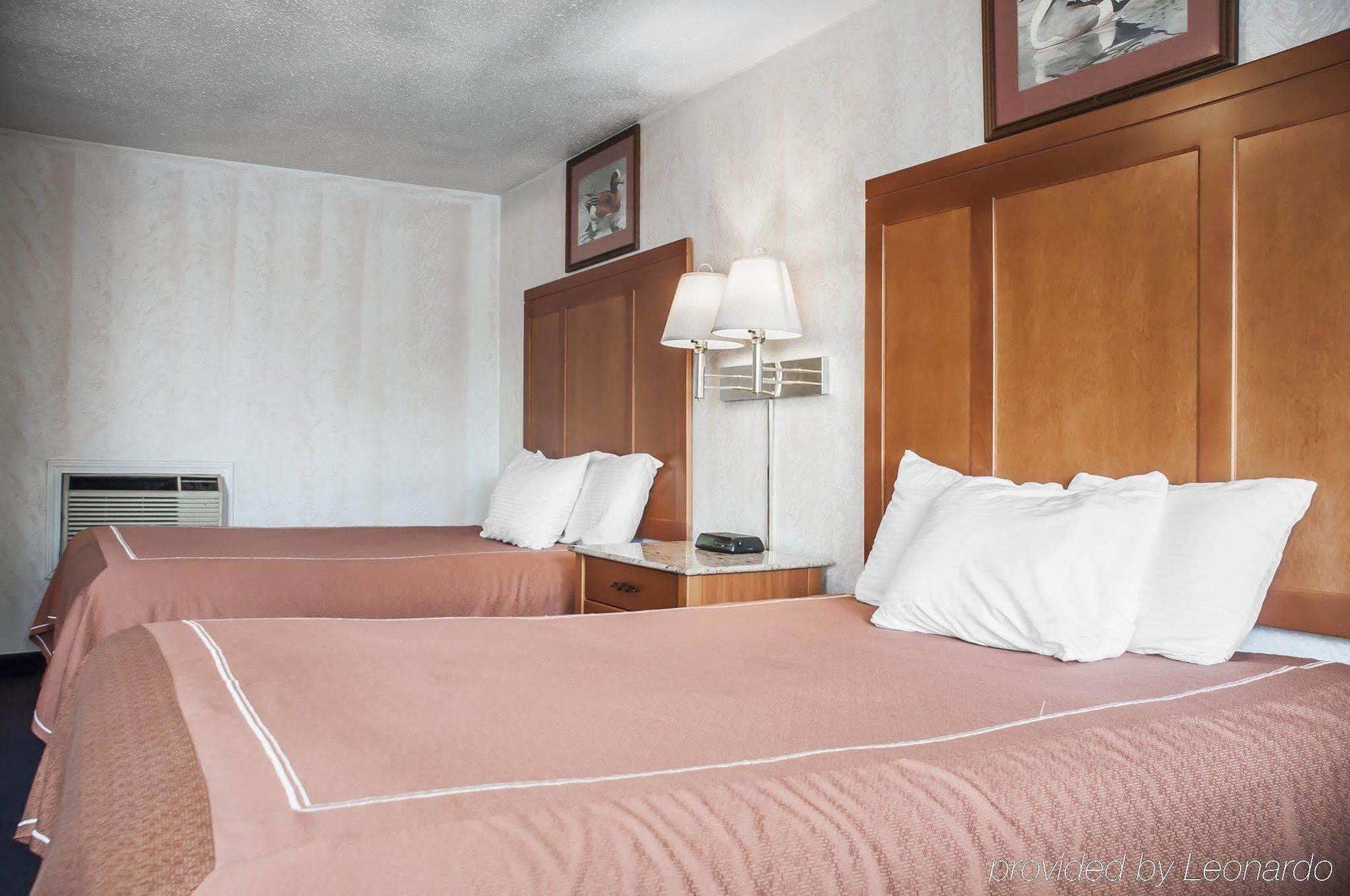 Castle Inn & Suites Niagarawatervallen Buitenkant foto