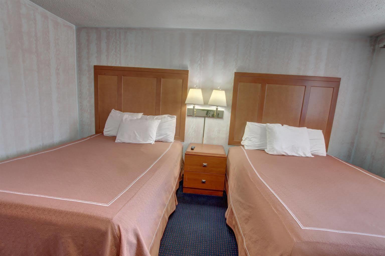 Castle Inn & Suites Niagarawatervallen Buitenkant foto