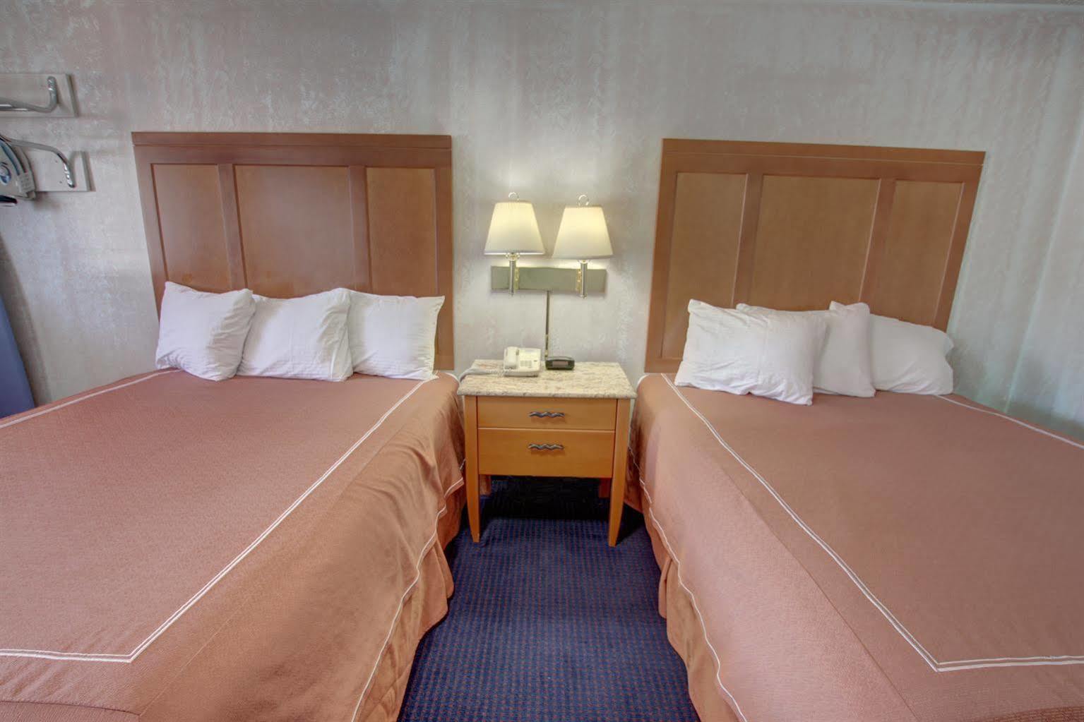 Castle Inn & Suites Niagarawatervallen Buitenkant foto