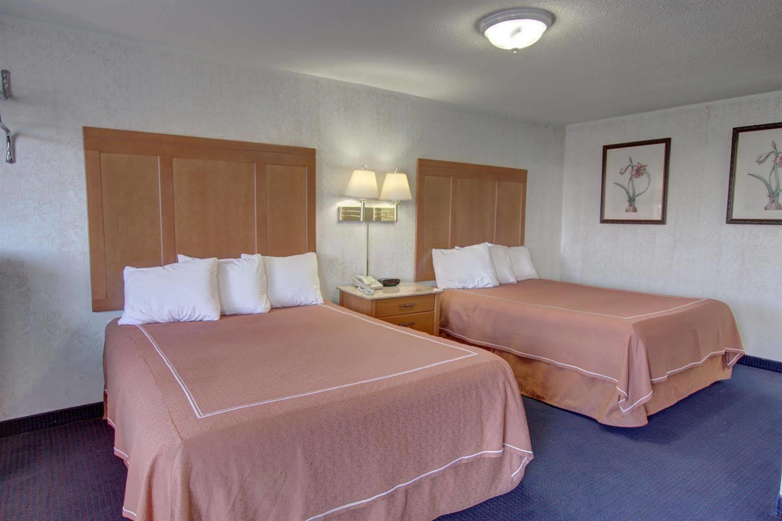 Castle Inn & Suites Niagarawatervallen Buitenkant foto