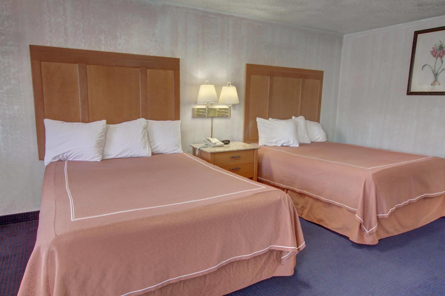 Castle Inn & Suites Niagarawatervallen Buitenkant foto