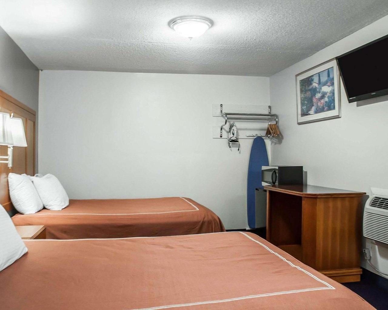 Castle Inn & Suites Niagarawatervallen Buitenkant foto