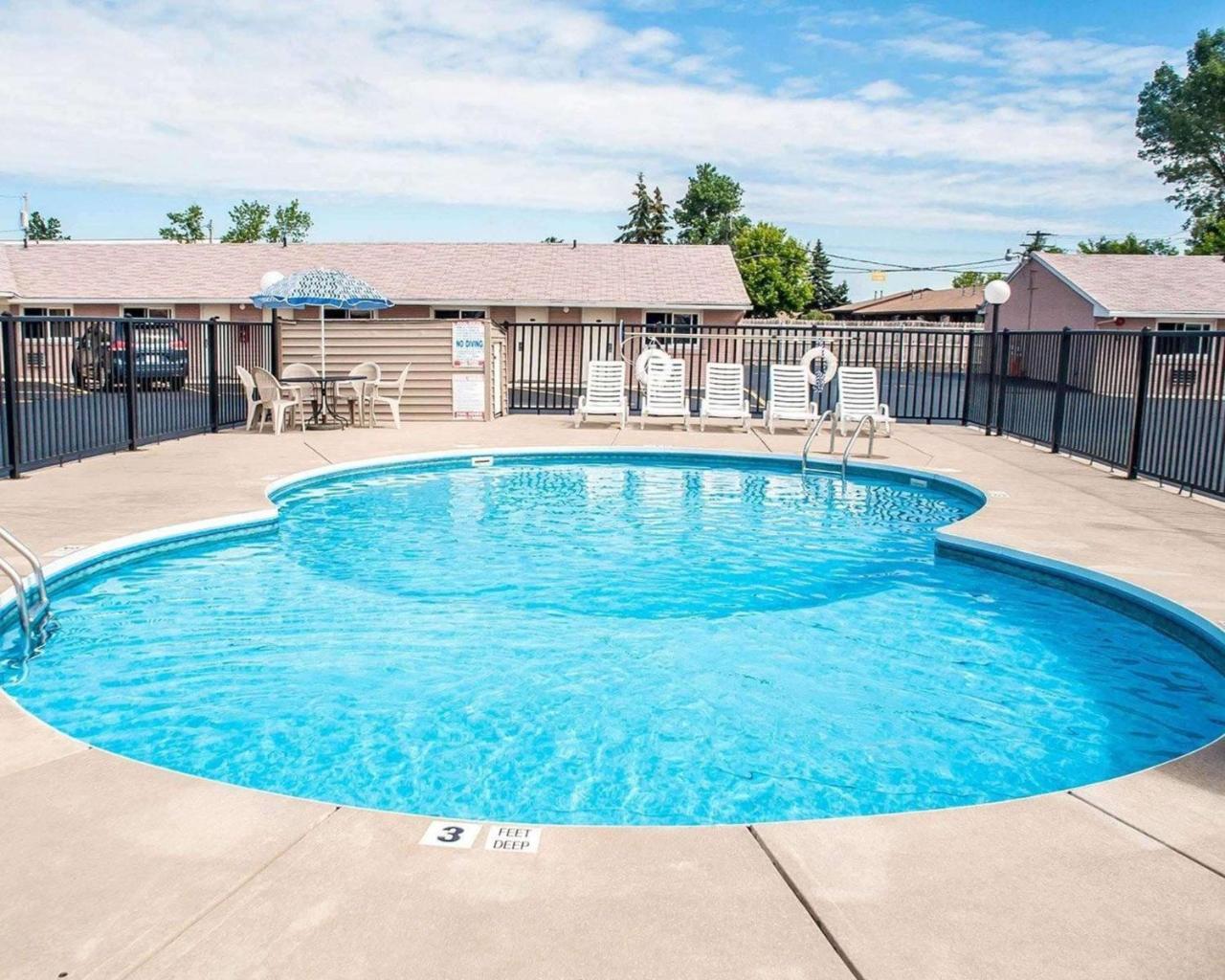 Castle Inn & Suites Niagarawatervallen Buitenkant foto