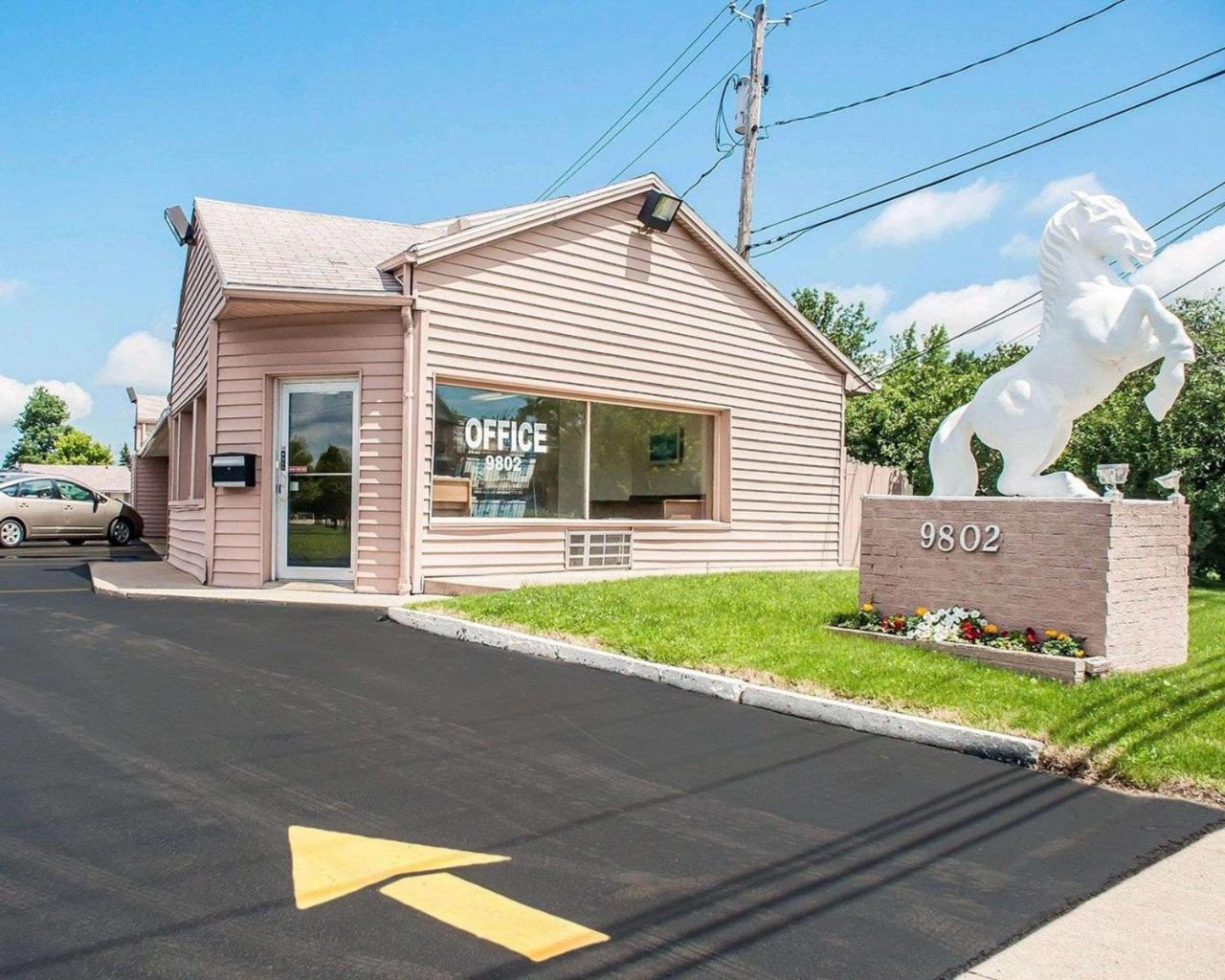 Castle Inn & Suites Niagarawatervallen Buitenkant foto