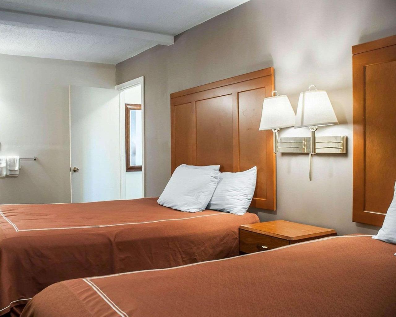 Castle Inn & Suites Niagarawatervallen Buitenkant foto