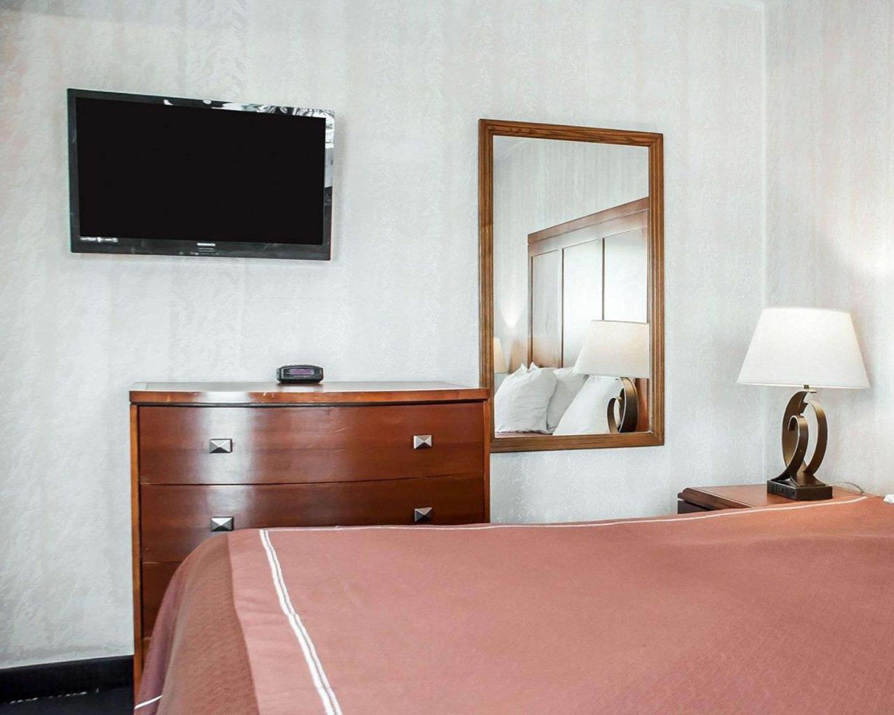 Castle Inn & Suites Niagarawatervallen Buitenkant foto